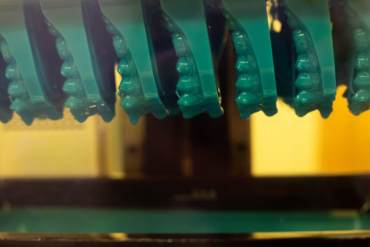 modelos sendo impressos para a confecção dos alinhadores